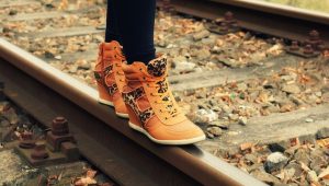 Van cobblers tot catwalks: de reis van schoenen door de geschiedenis, soorten, vervaardiging en hun impact op voetgezondheid